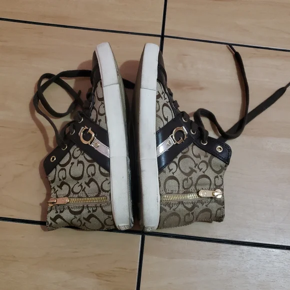 Guess sneakers for women size 6.5. - Picture 7 of 7